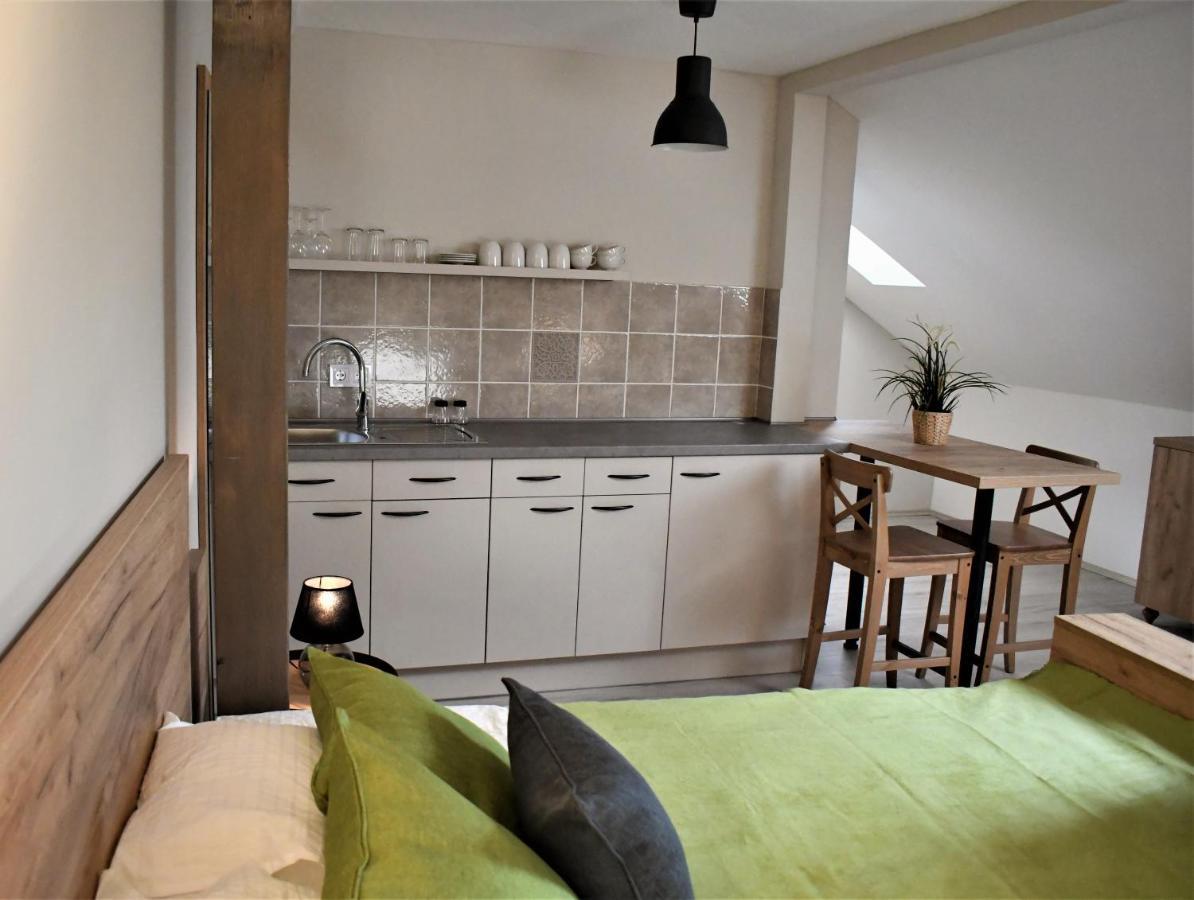 VATUS Apartmanház Vác Exterior foto