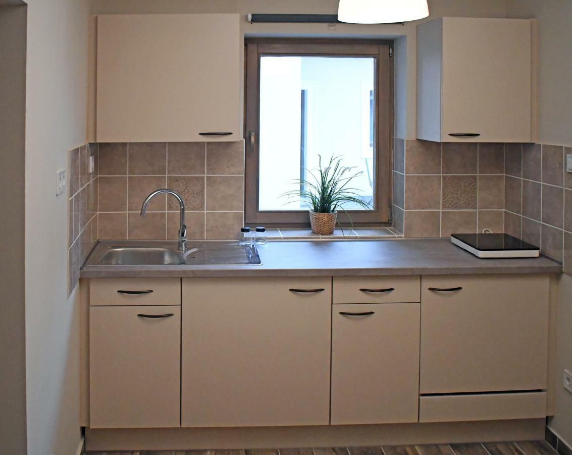 VATUS Apartmanház Vác Exterior foto