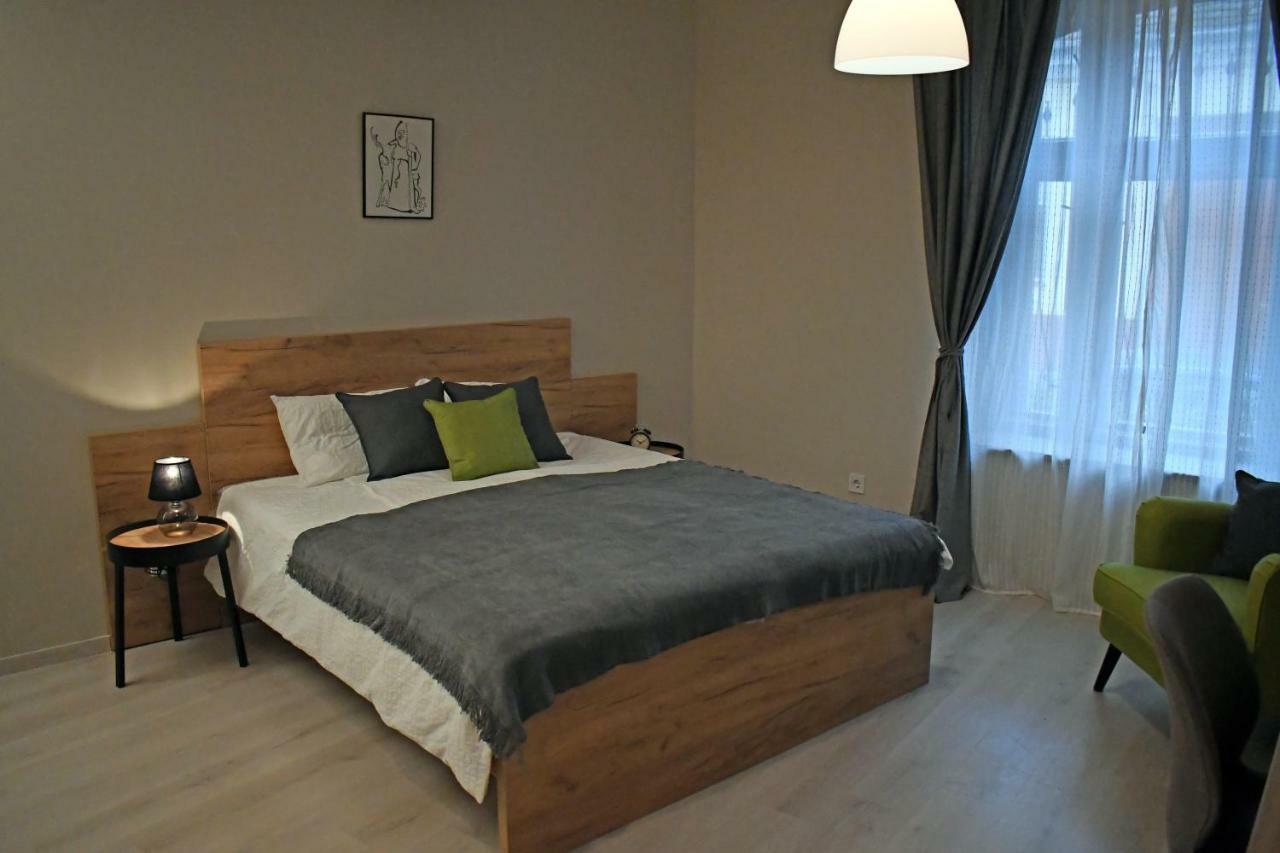 VATUS Apartmanház Vác Exterior foto